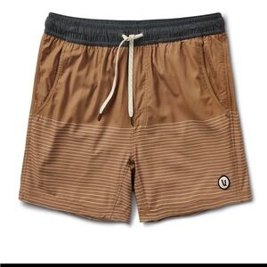 Vuori Men’s Kore Short 5 Camel Stripe